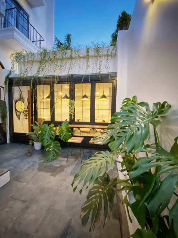 Loewys Tanjung Duren Barat Jakarta