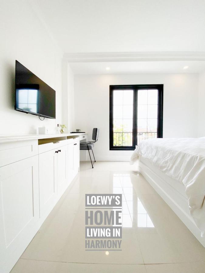 Loewys Tanjung Duren Barat Jakarta