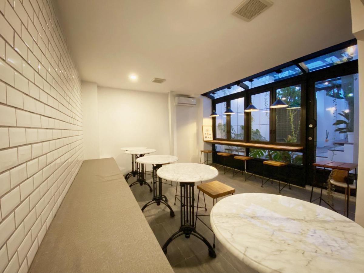 Loewys Tanjung Duren Barat Guest house Jakarta