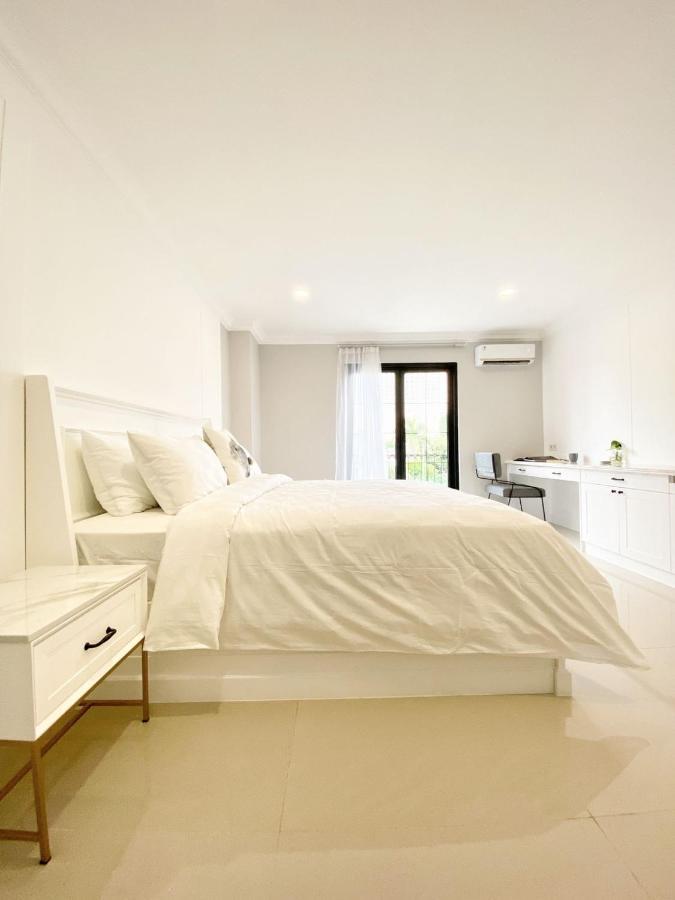 Loewys Tanjung Duren Barat Guest house
