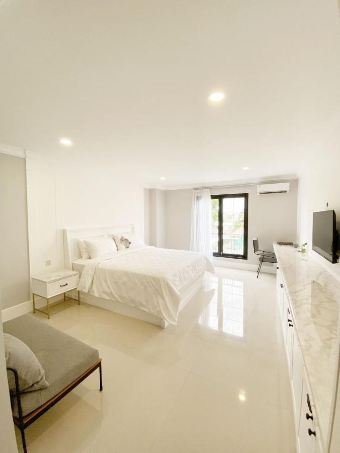 Loewys Tanjung Duren Barat Guest house Jakarta