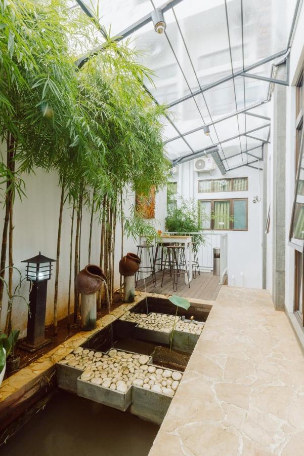 Urbanest House Slipi *