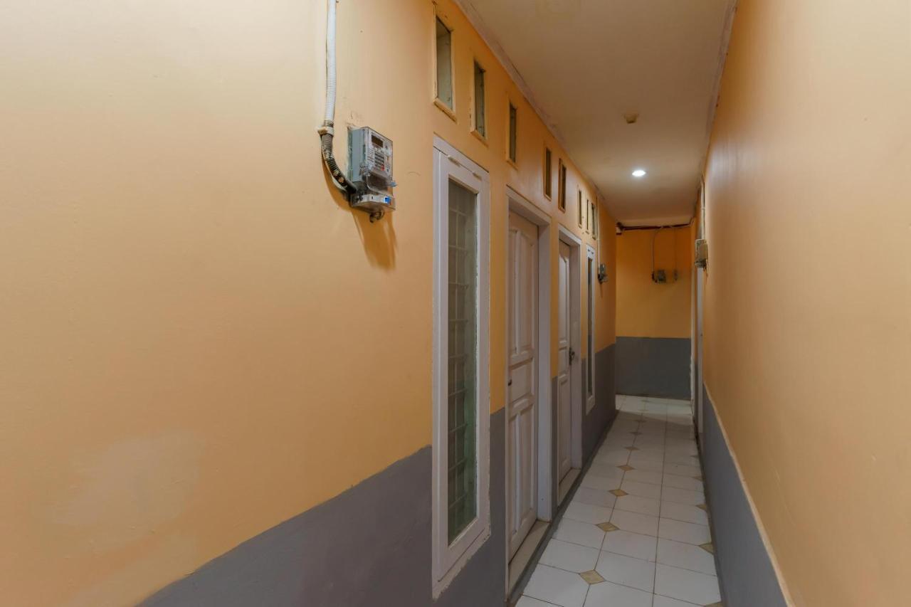 Reddoorz Syariah Near Universitas Borobudur Hotel Jakarta