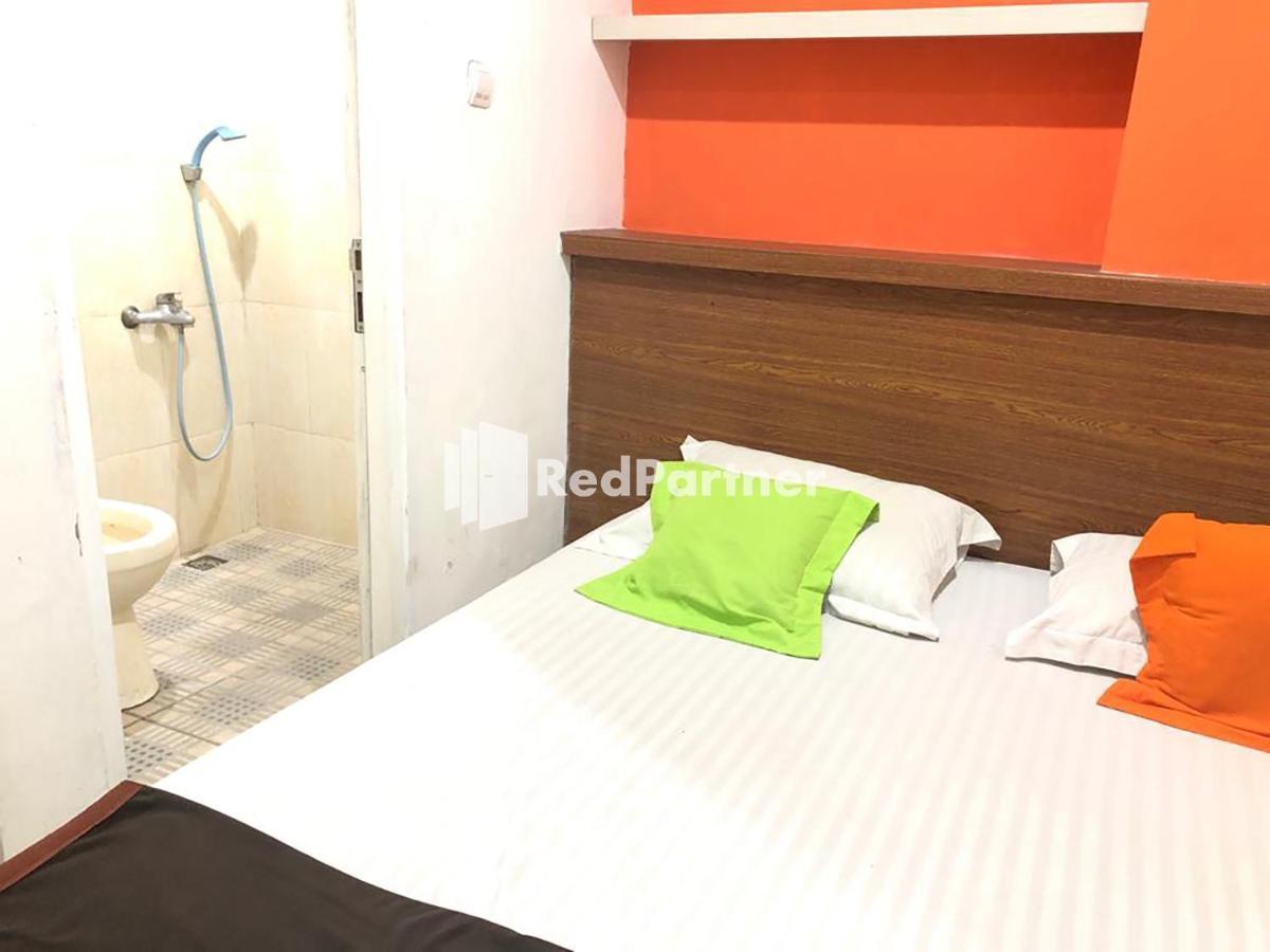 Guest house Seungit Syariah Tebet Mitra Reddoorz