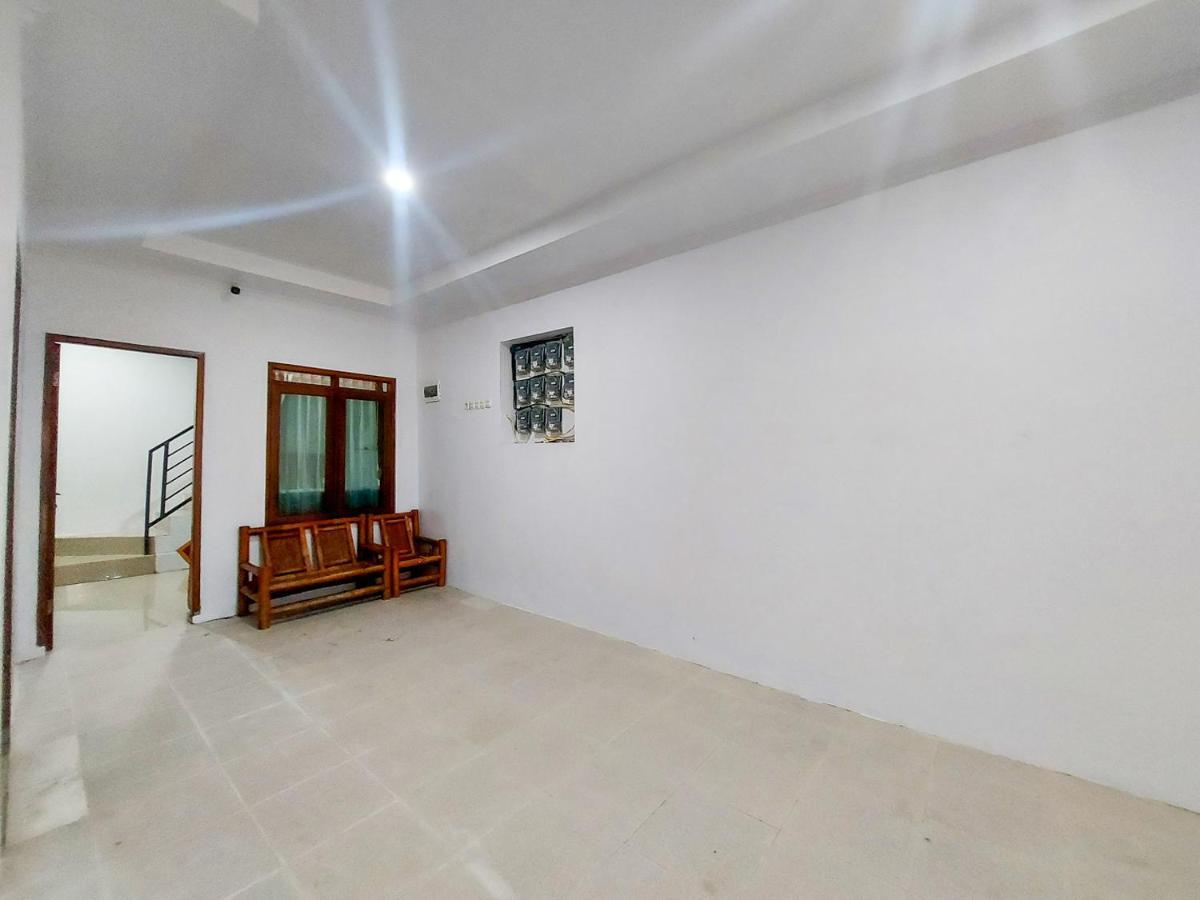 Benhill Syariah 2 Mitra Reddoorz 2*