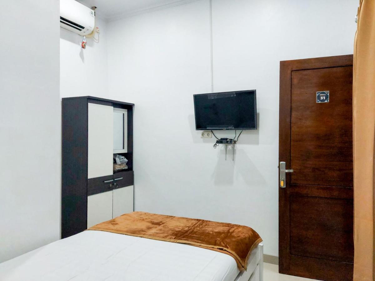 Benhill Syariah 2 Mitra Reddoorz Hotel Jakarta
