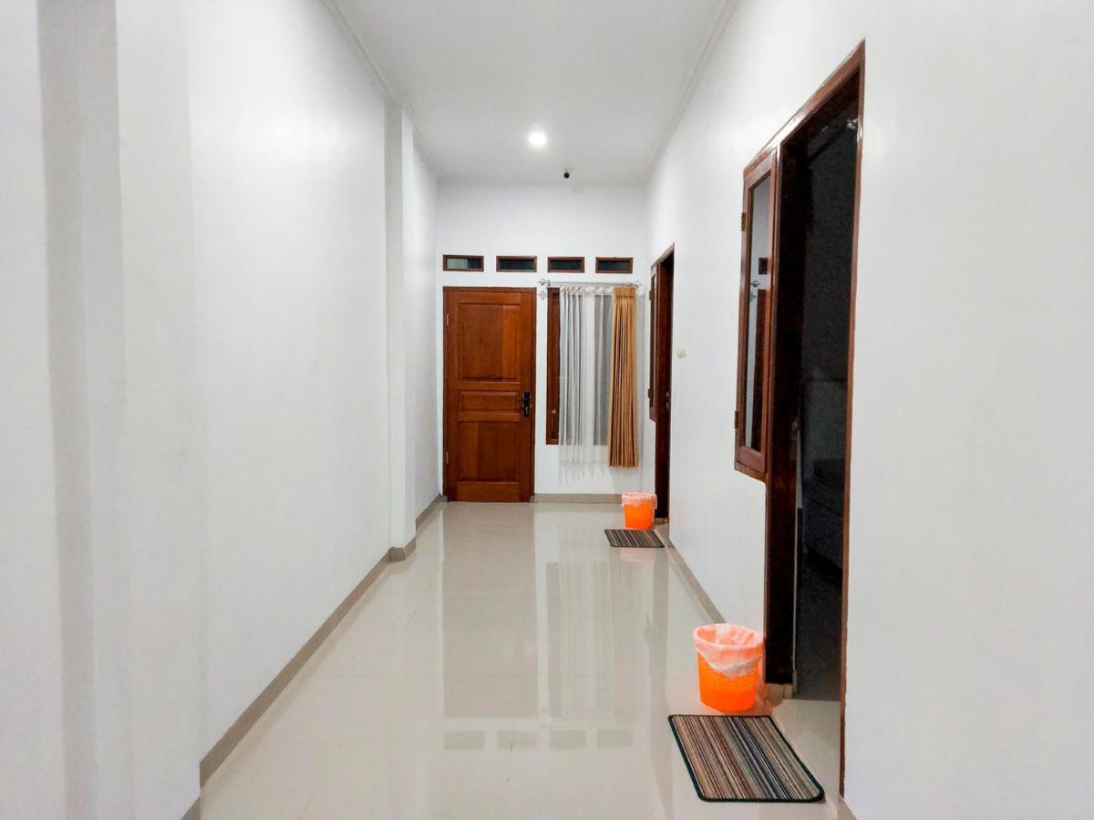 Benhill Syariah 2 Mitra Reddoorz Hotel 2*