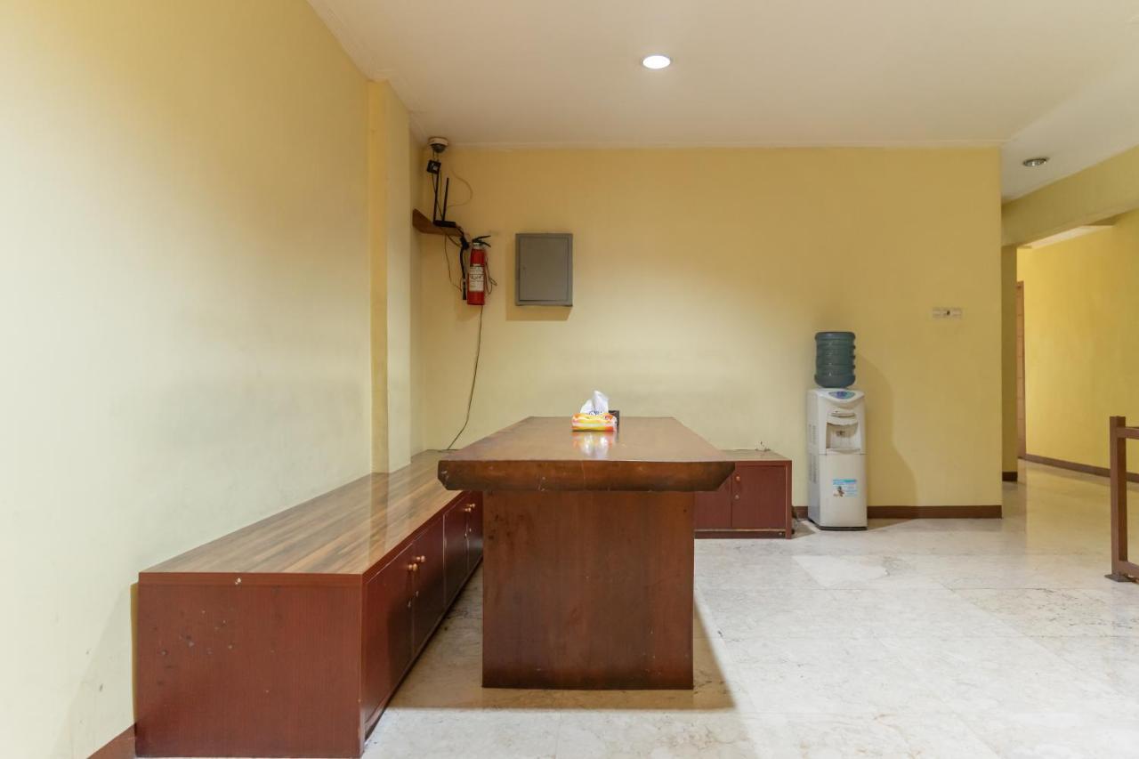 Hotel Reddoorz Near Stasiun Juanda
