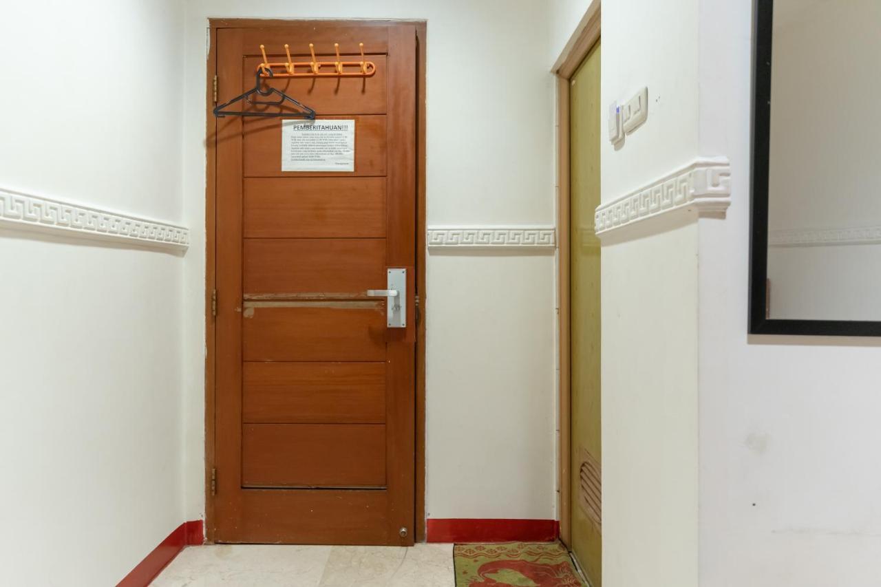 Hotel Reddoorz Near Stasiun Juanda *