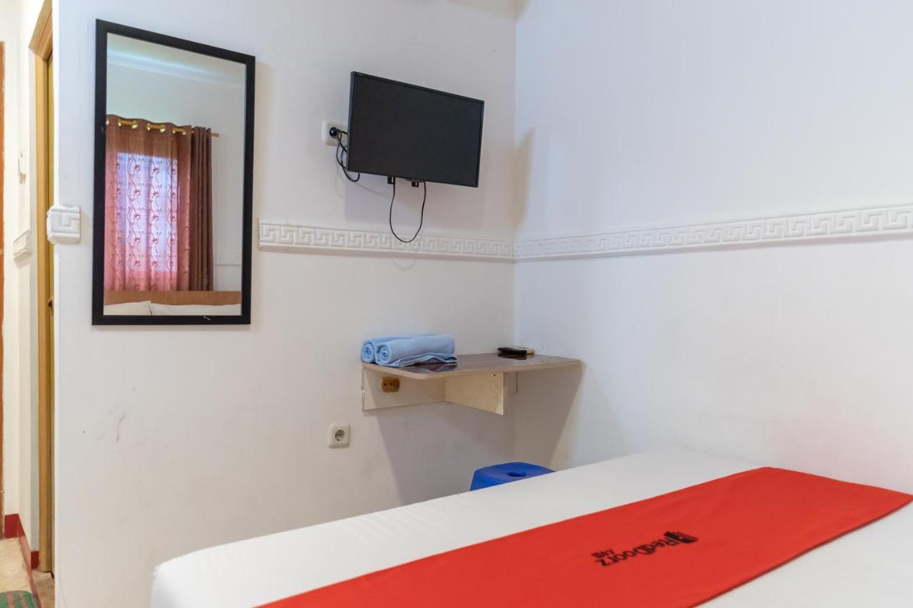 Hotel Reddoorz Near Stasiun Juanda Jakarta