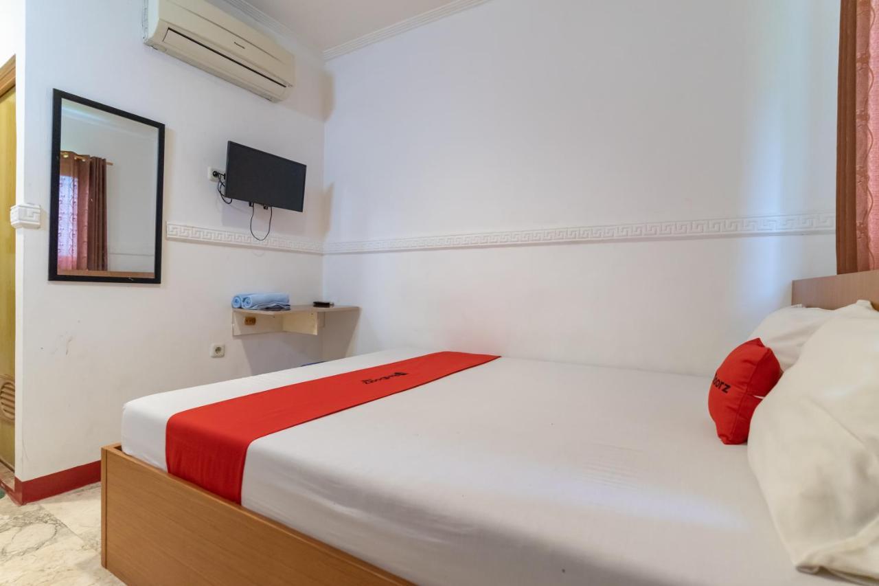Reddoorz Near Stasiun Juanda Hotel
