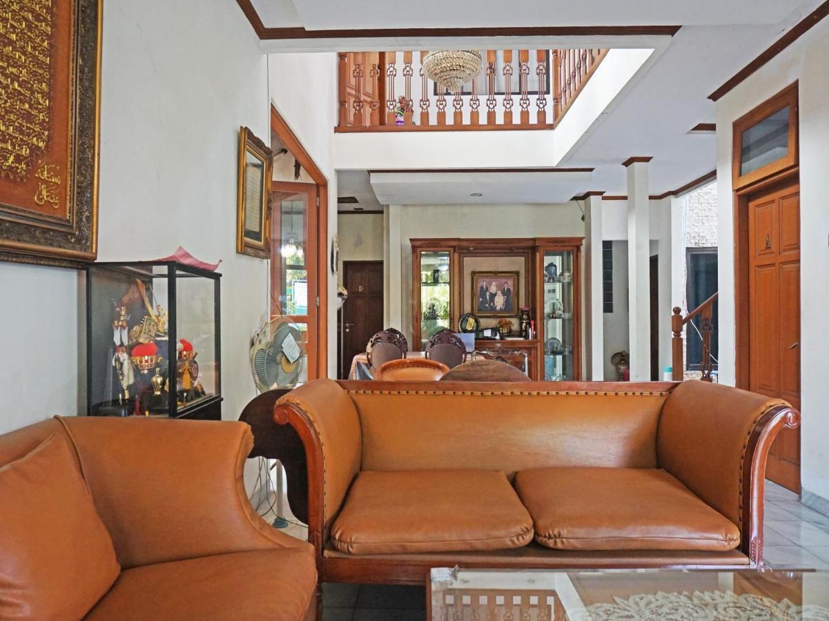 Oyo 90824 Griya Ummiku Syariah 2* Jakarta