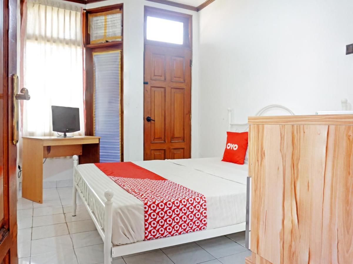 Oyo 90824 Griya Ummiku Syariah Hotel Jakarta