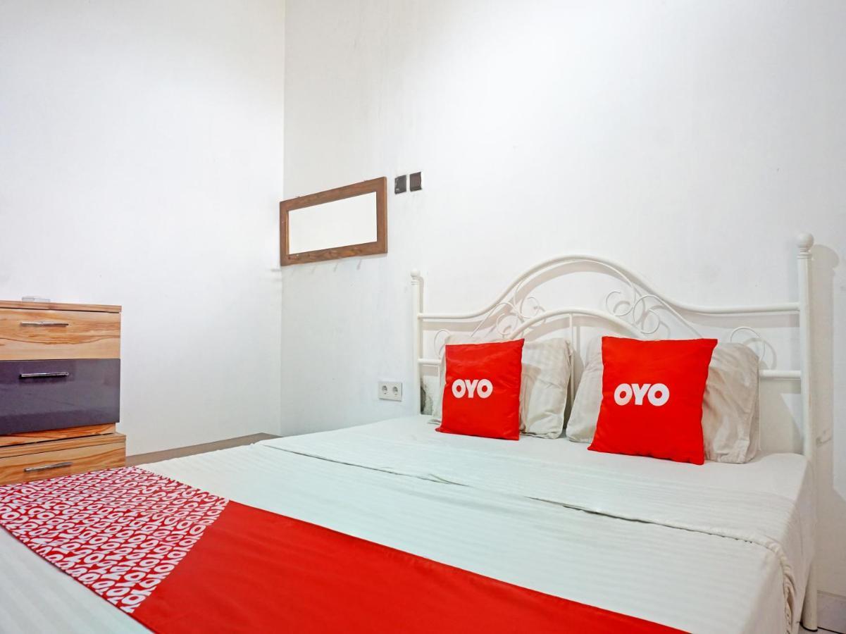 Oyo 90824 Griya Ummiku Syariah 2*