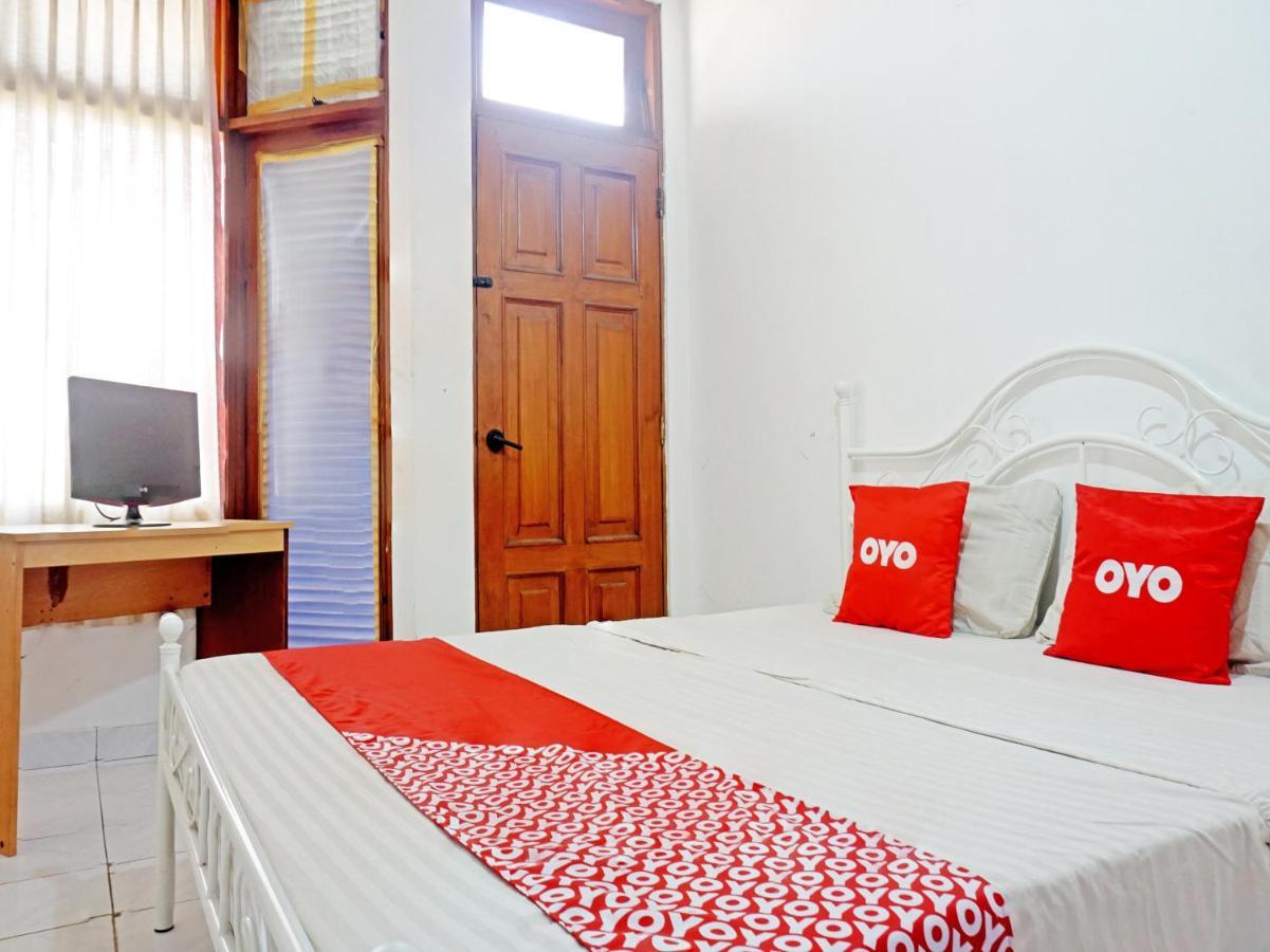 Oyo 90824 Griya Ummiku Syariah Hotel Jakarta