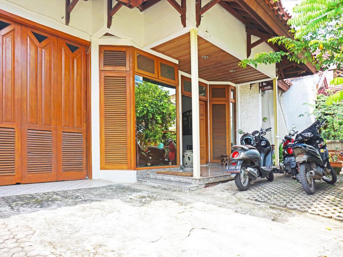 Oyo 90824 Griya Ummiku Syariah Hotel Jakarta