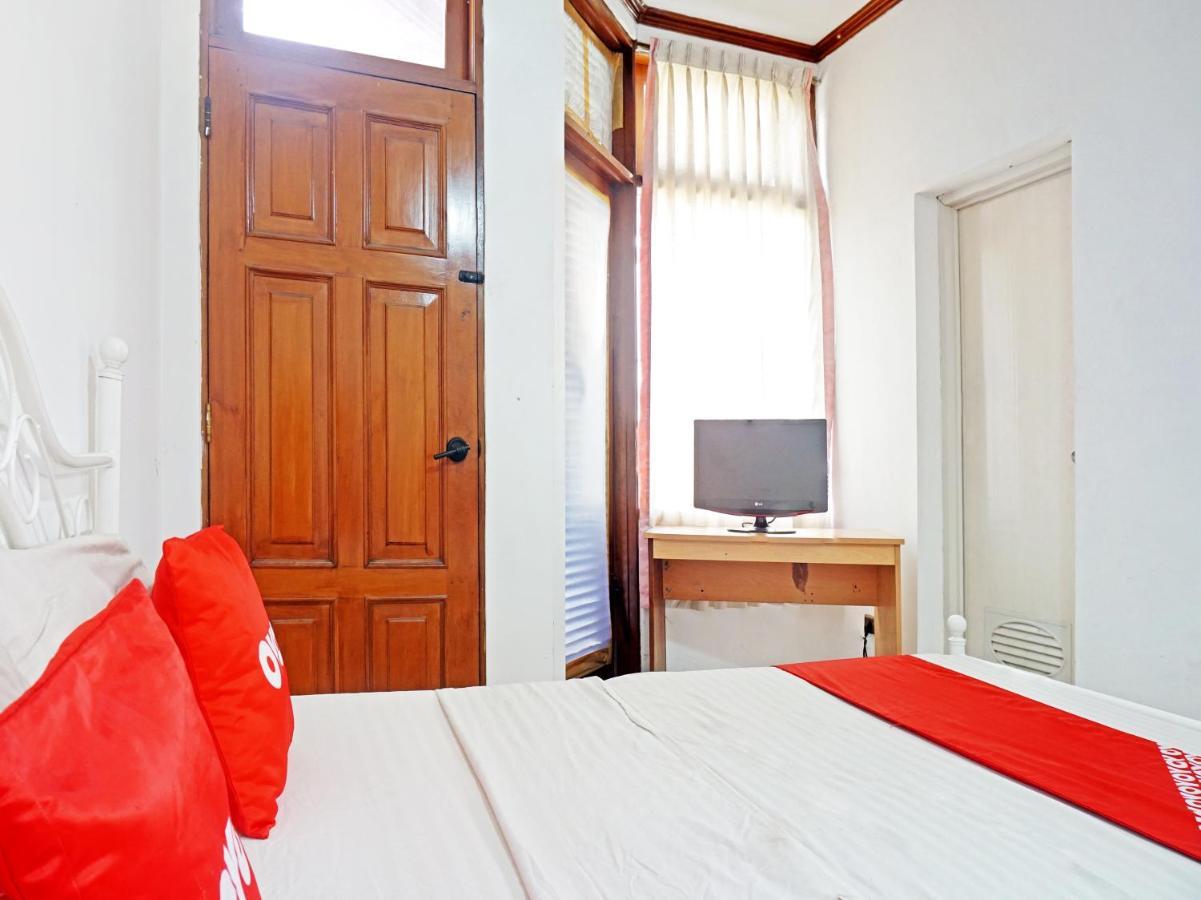 Oyo 90824 Griya Ummiku Syariah Hotel