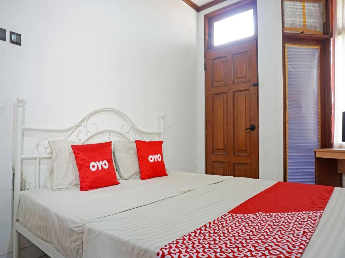 Oyo 90824 Griya Ummiku Syariah Hotel
