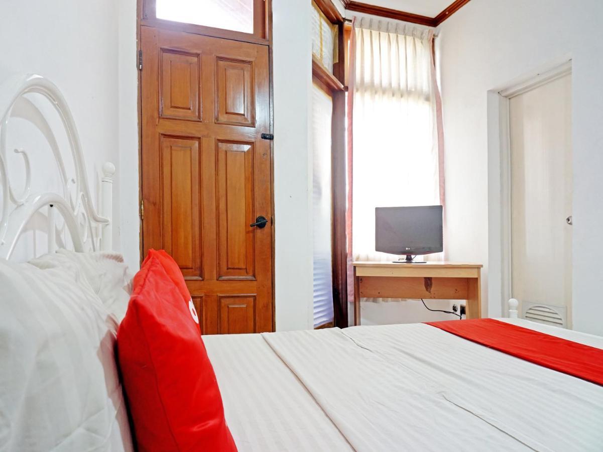 Oyo 90824 Griya Ummiku Syariah Hotel Jakarta