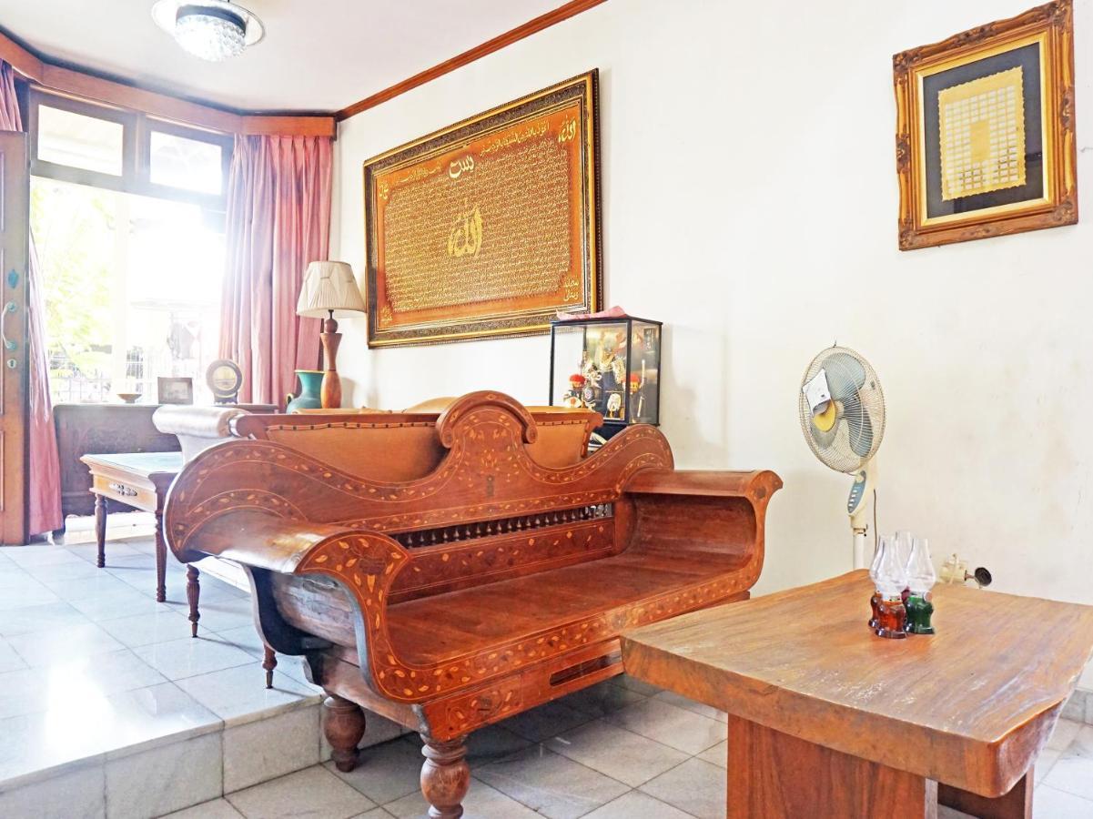 Oyo 90824 Griya Ummiku Syariah 2* Jakarta