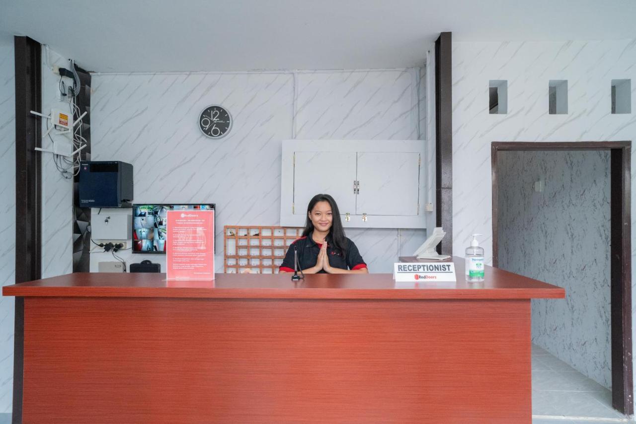 Khách sạn Reddoorz Near Itc Cempaka Mas 2 3*
