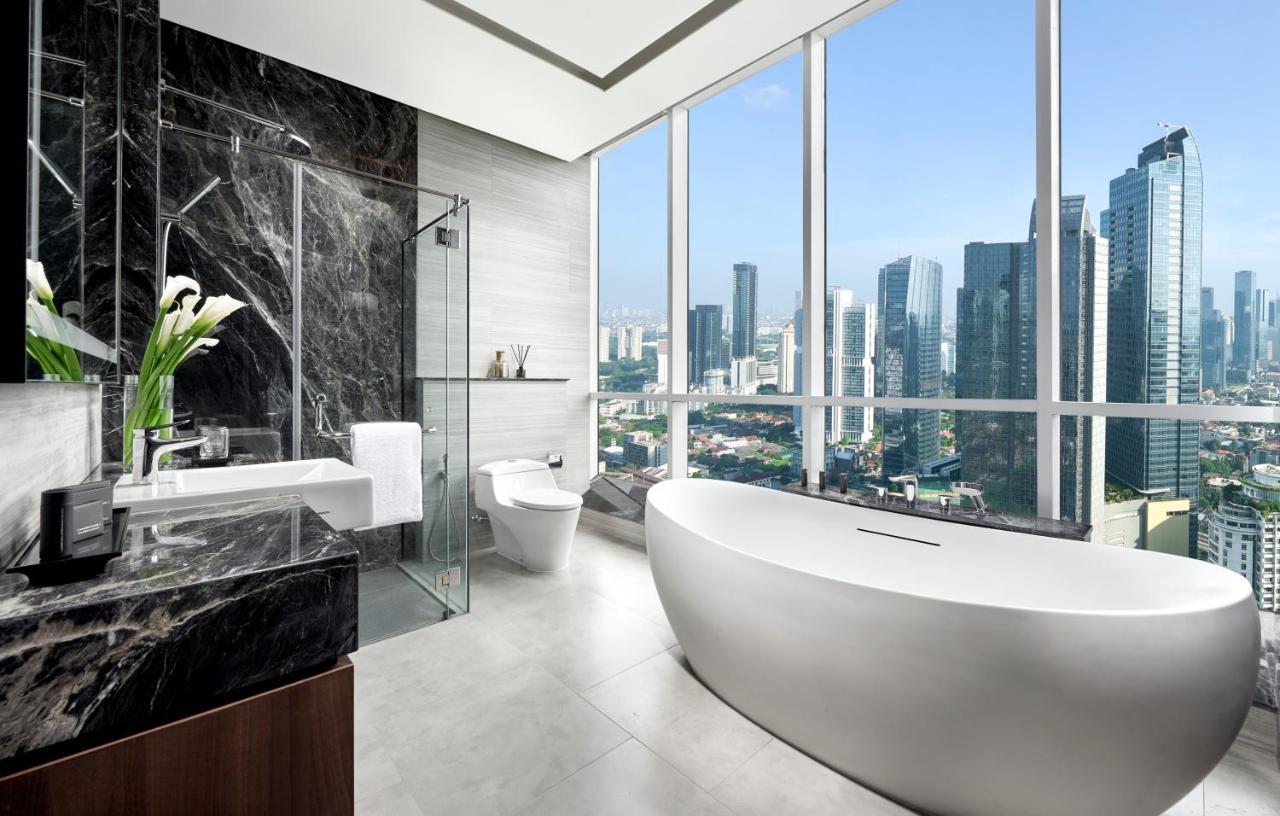 Oakwood Premier Cozmo Aparthotel 5*