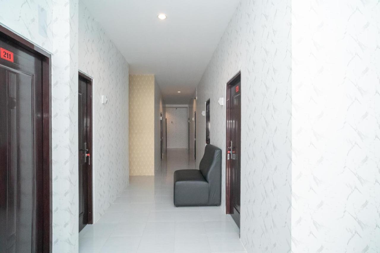 Hotel Reddoorz Near Sarinah 2*