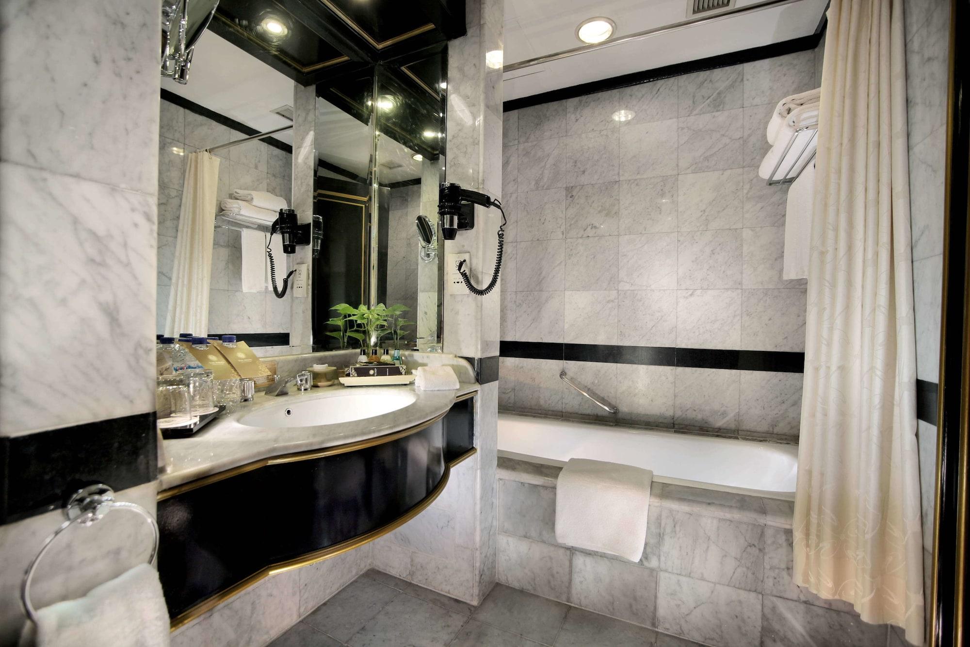 Hotel The Media & Towers 5*