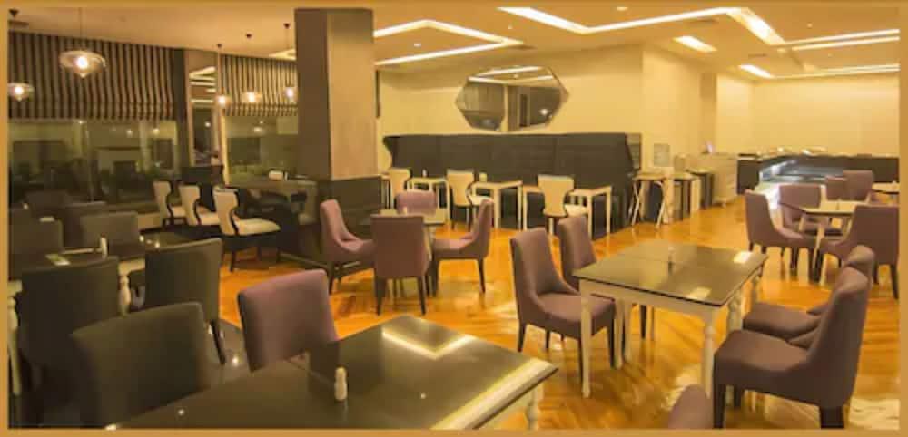 Diradja Khách sạn 3*