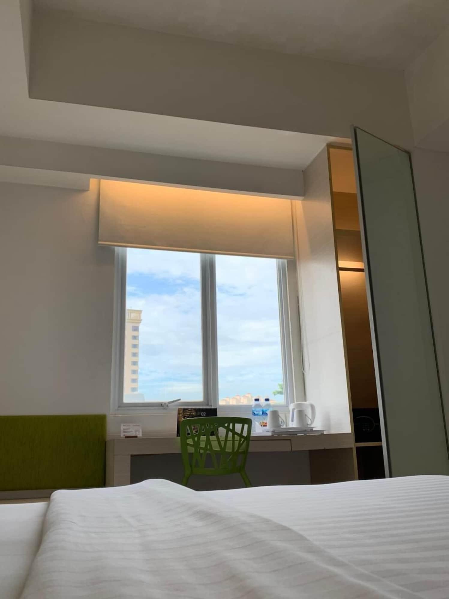 Zuri Express Mangga Dua Hotel 3*