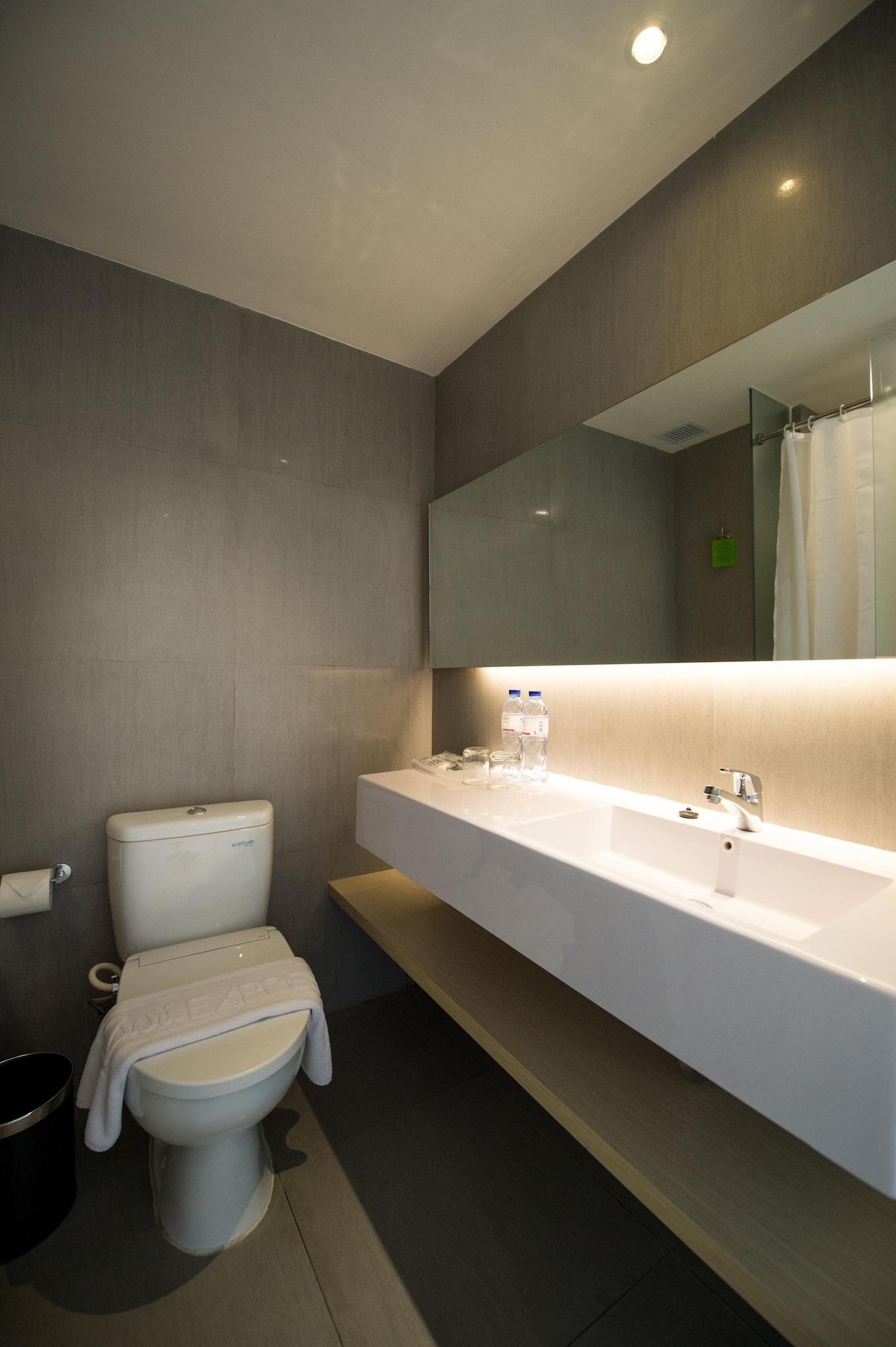 Hotel Zuri Express Mangga Dua 3*