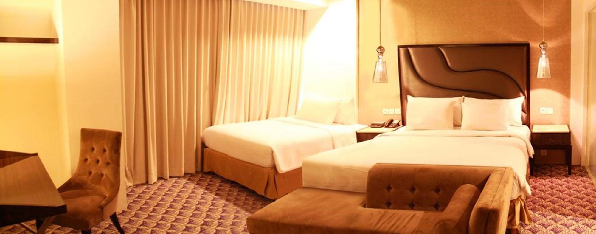 Aston Bellevue Radio Dalam Hotel 4*