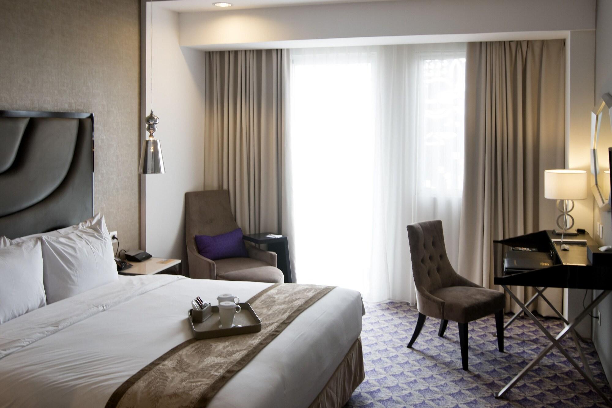 Hotel Aston Bellevue Radio Dalam