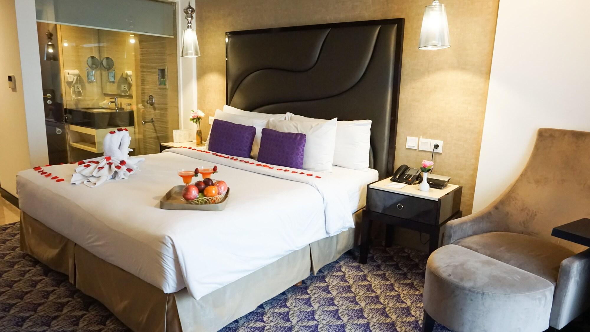 Aston Bellevue Radio Dalam