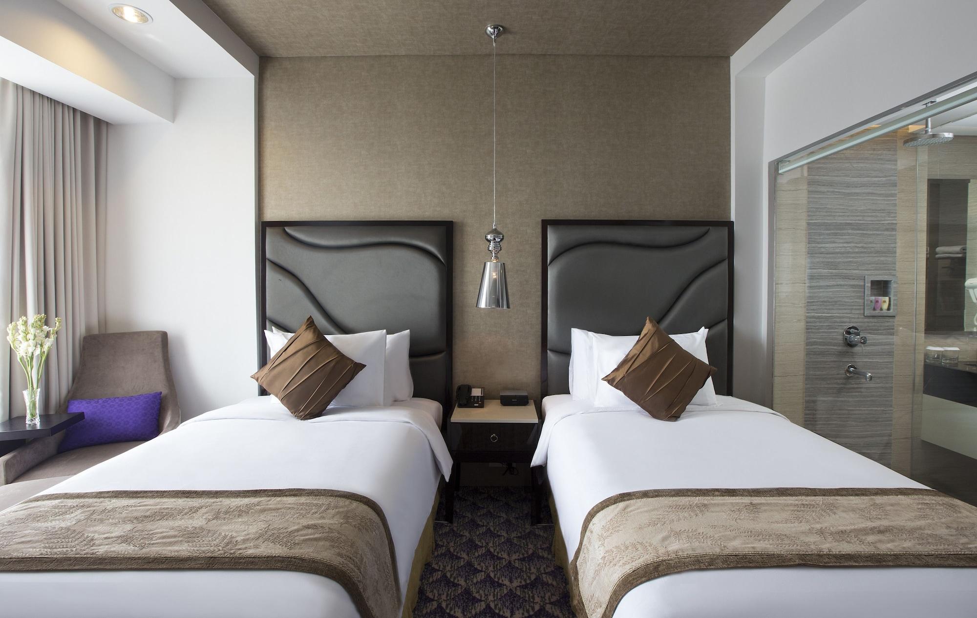Aston Bellevue Radio Dalam Hotel 4*