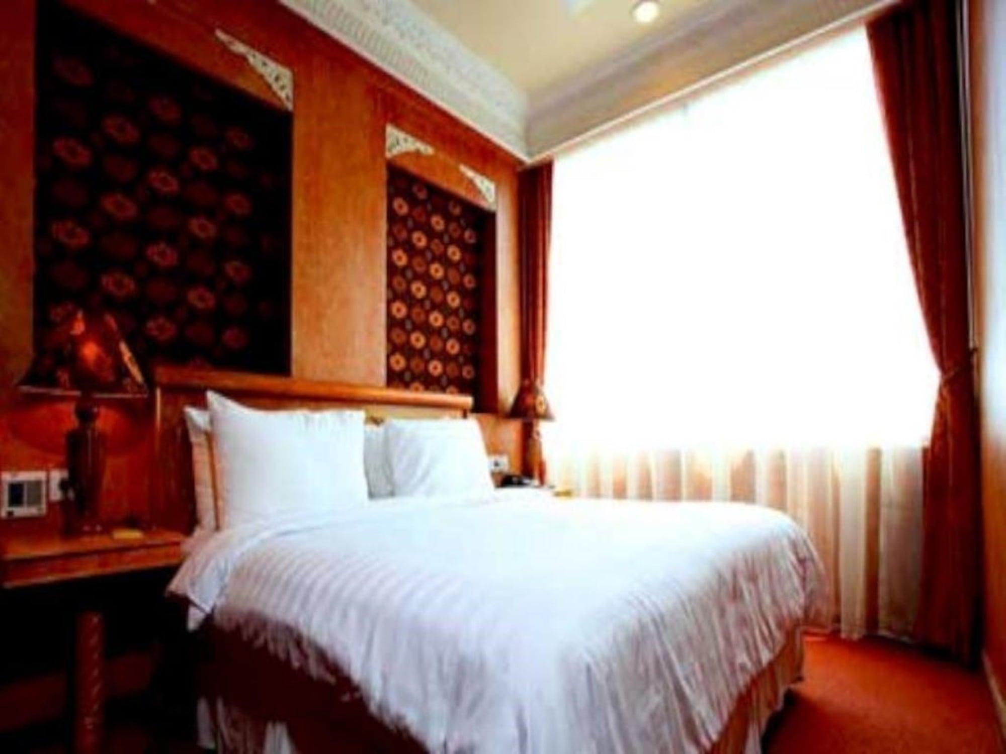 Hotel Amos Cozy Melawai 4*