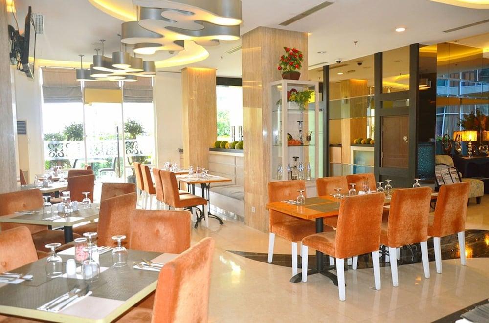Gp Mega Kuningan Hotel 3*