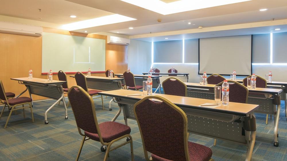 1o1 Urban Kelapa Gading Hotel