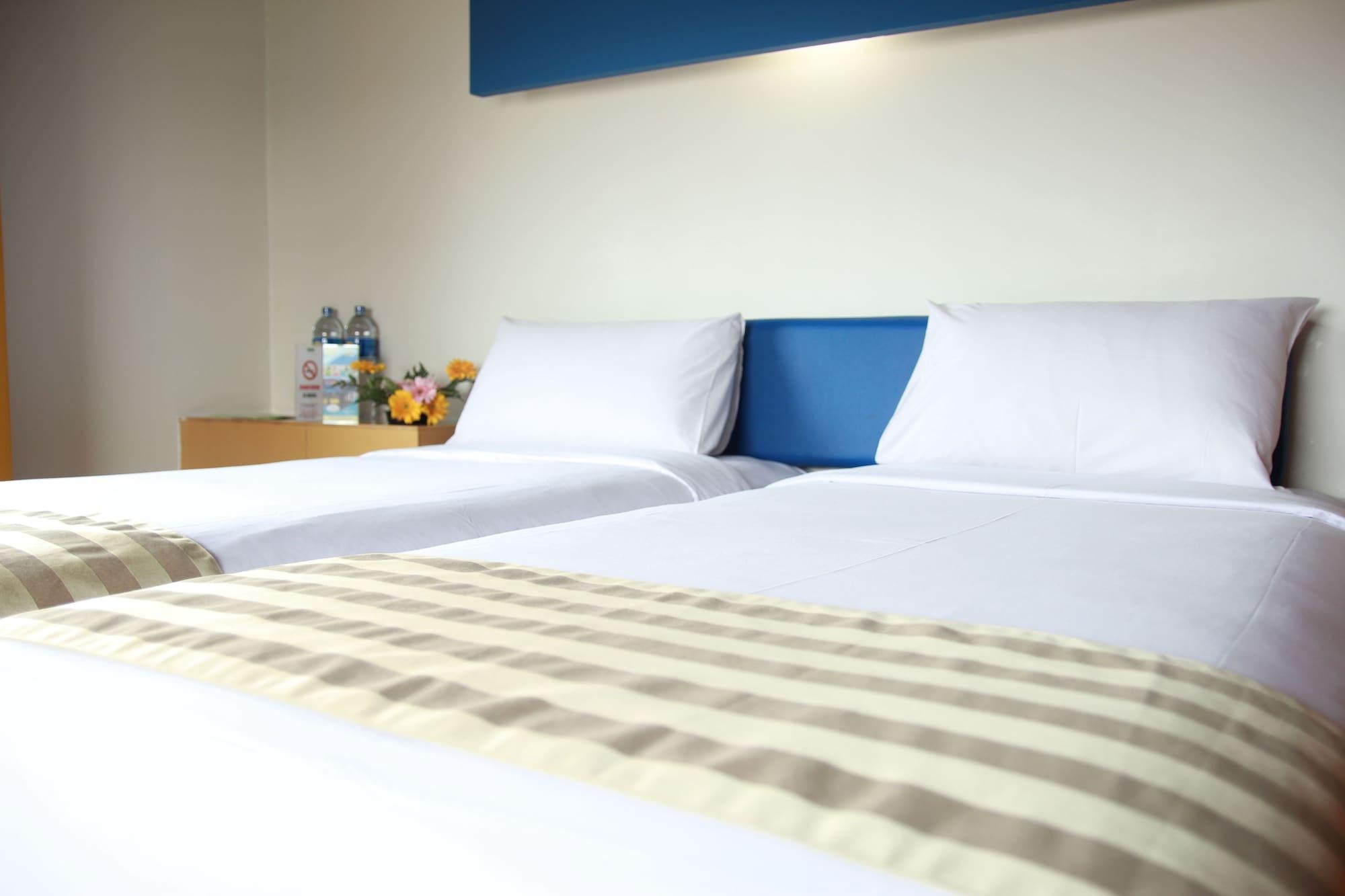 Hotel Sparks Life Jakarta, Artotel Curated Jakarta