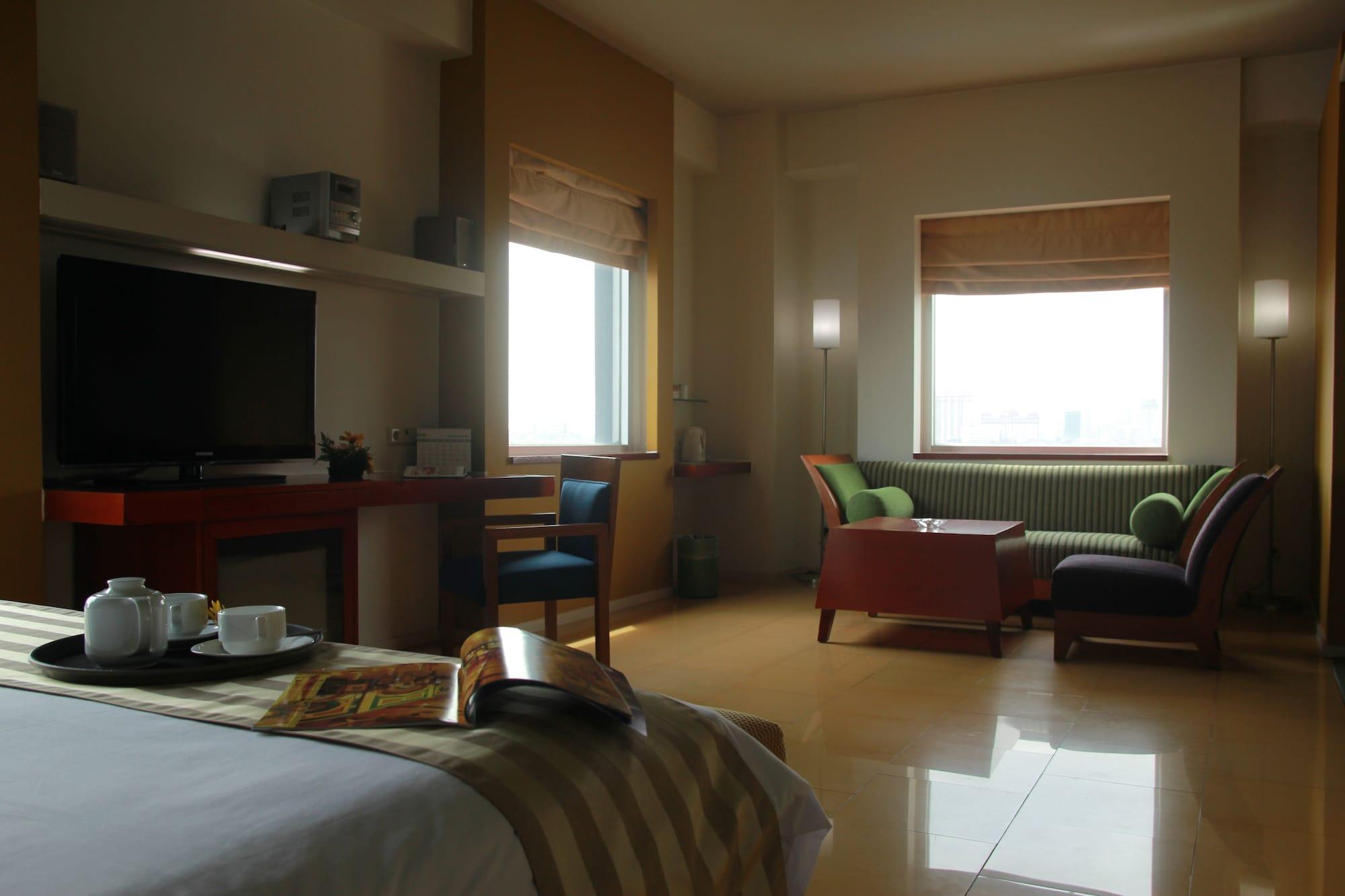 Hotel Sparks Life Jakarta, Artotel Curated