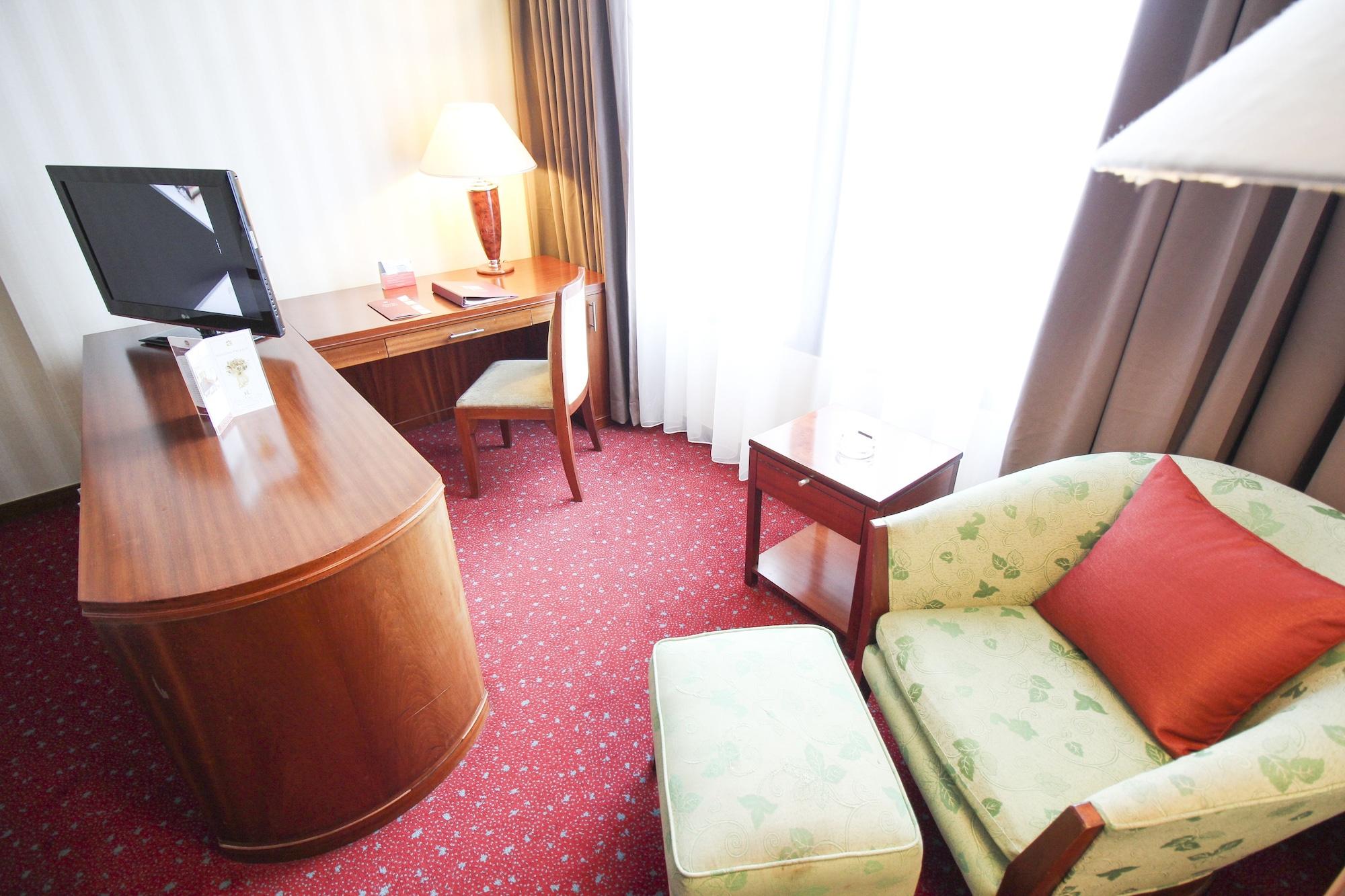 Hotel Redtop & Convention Center 4*