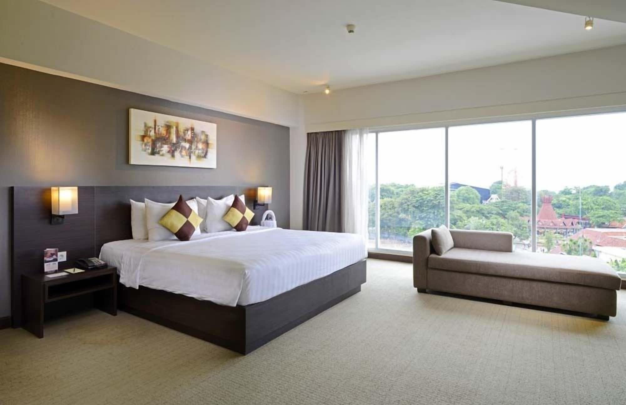Hotel Discovery Ancol 4*