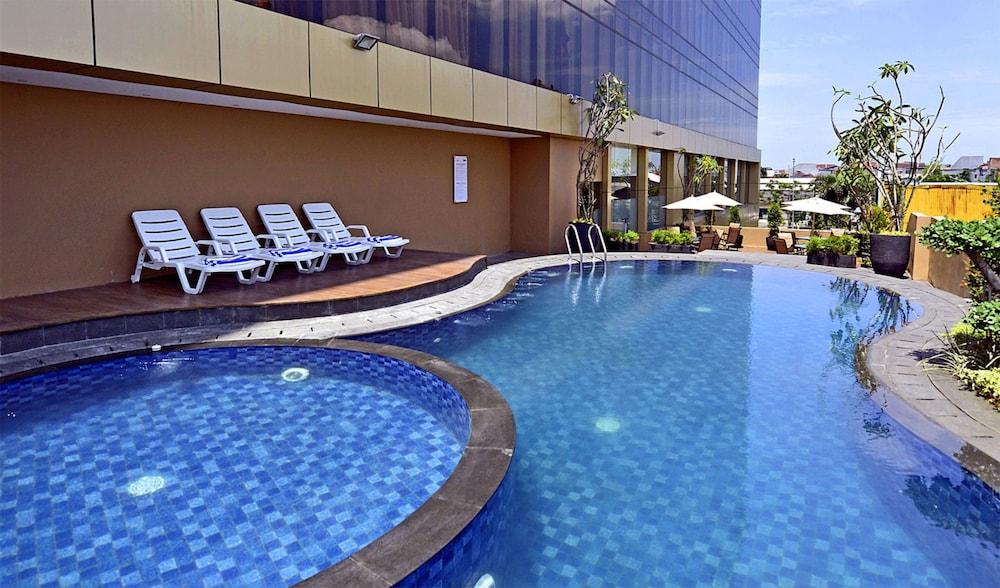 Hotel Grand Tjokro 4*