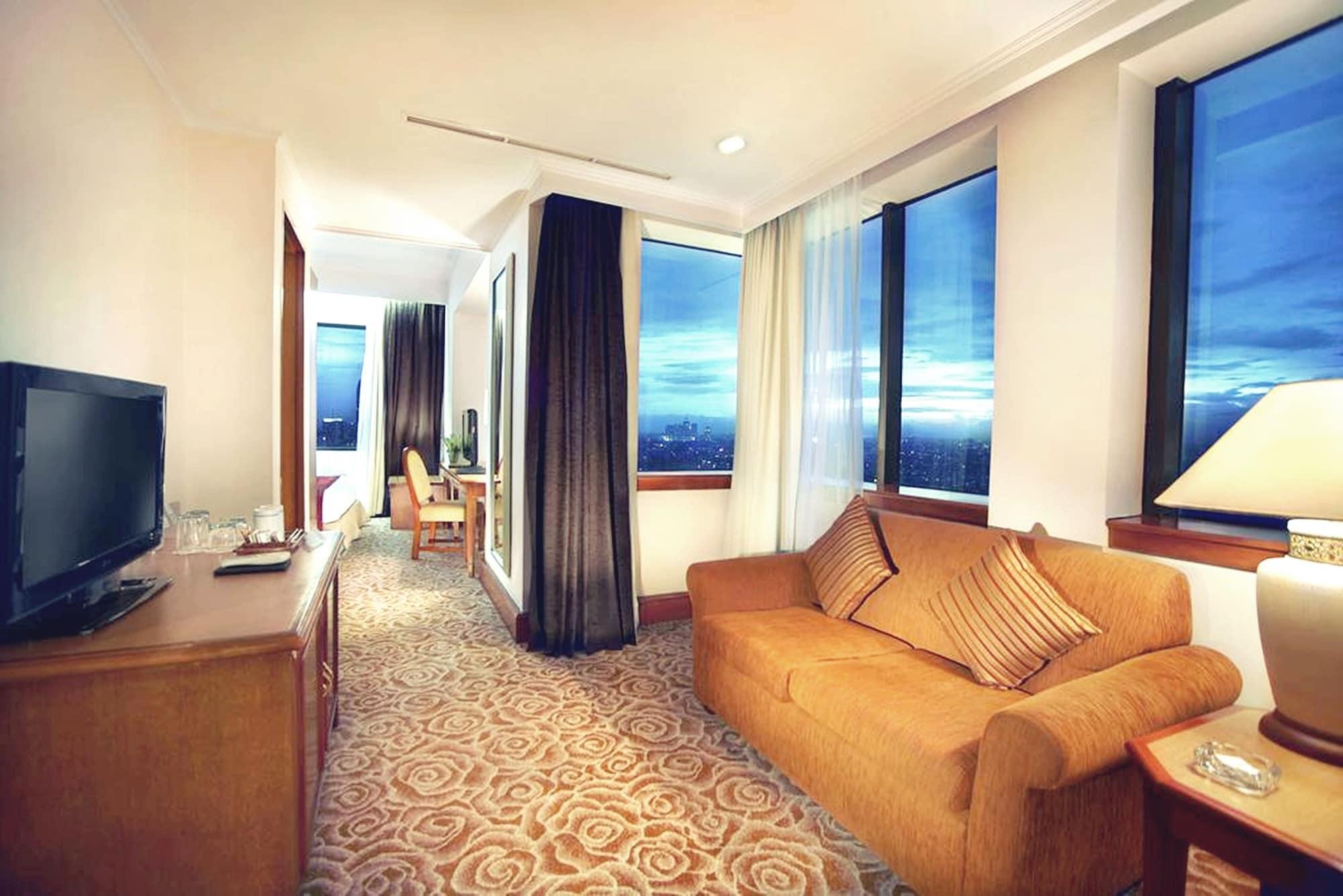 Menara Peninsula 4*