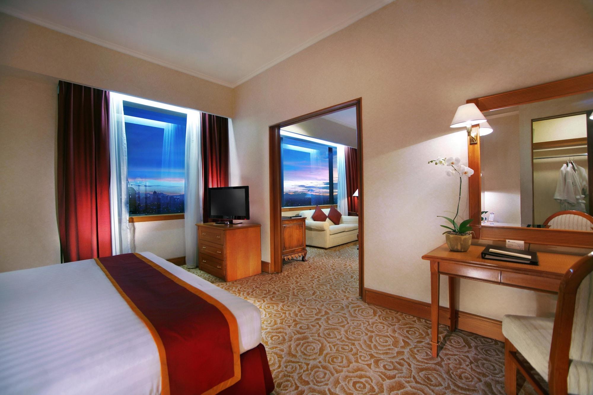 Menara Peninsula 4*