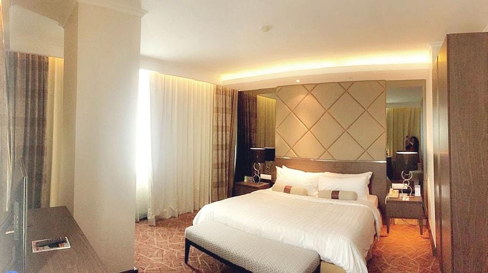 Menara Peninsula 4* Jakarta