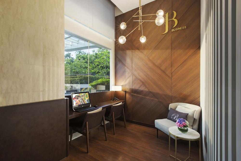 Apartment Somerset Berlian