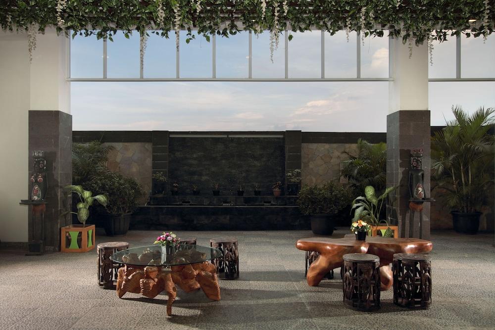 Maxonehotels.com At Pemuda 3*