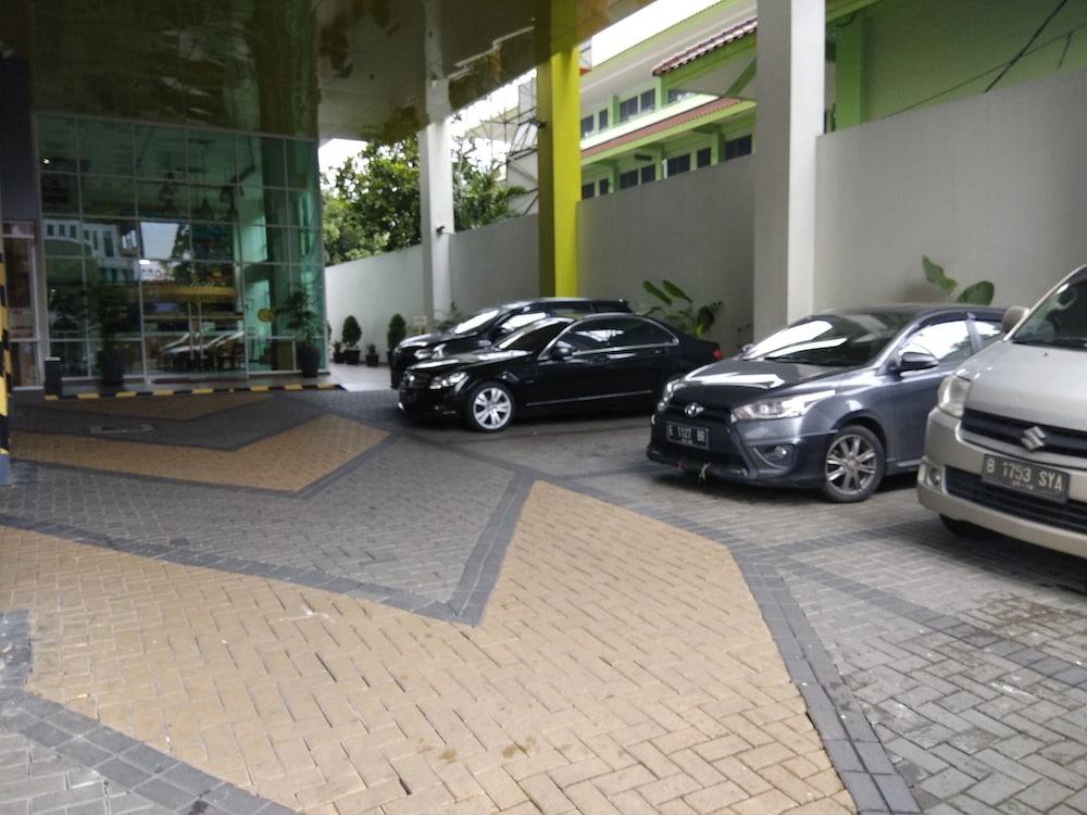 Hotel Maxonehotels.com At Kramat 3*