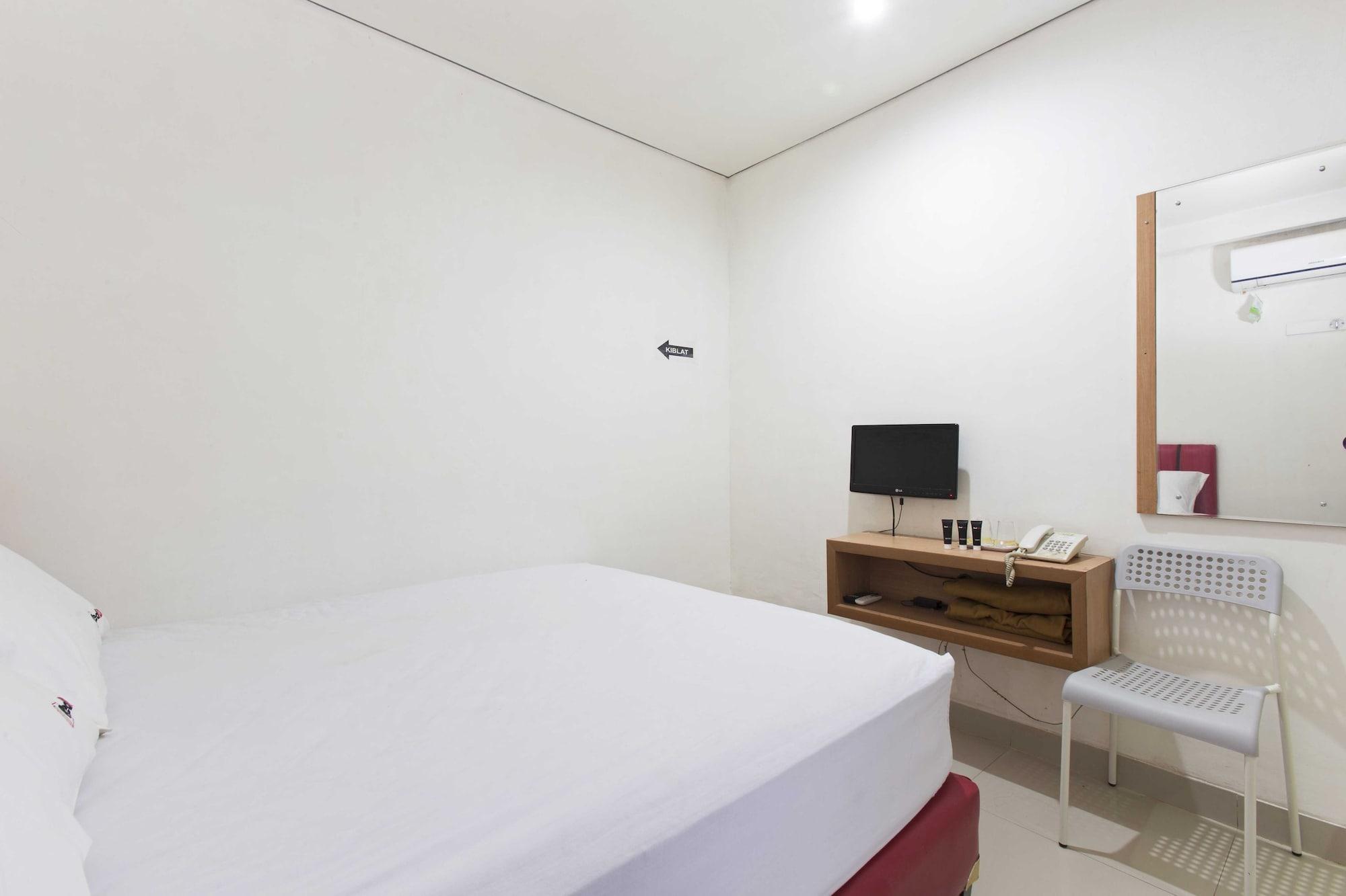 Reddoorz @ Jalan Pemuda Hotel 3*